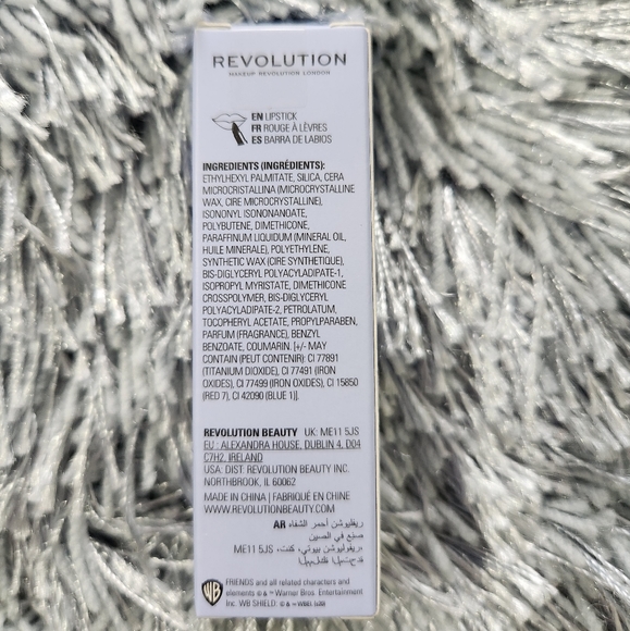 Makeup Revolution x Friends Satin Kiss Lipstick Phoebe - Picture 5 of 5